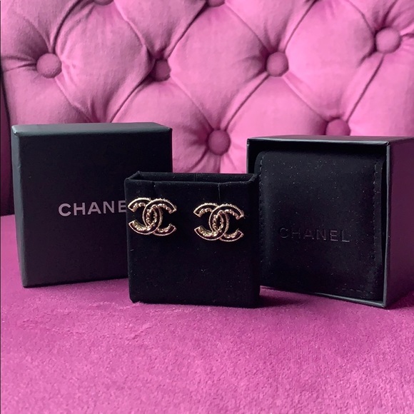 CHANEL Jewelry - ❤️AUTHENTIC❤️  Chanel earrings black and gold
